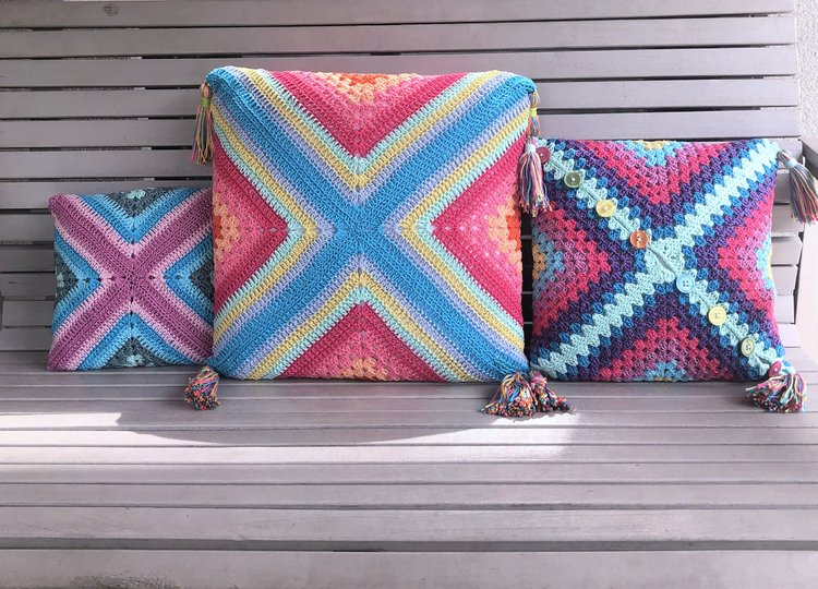 Crochet Pattern Granny Square Pillow "Boho Dreams", one piece cushion, PDF
