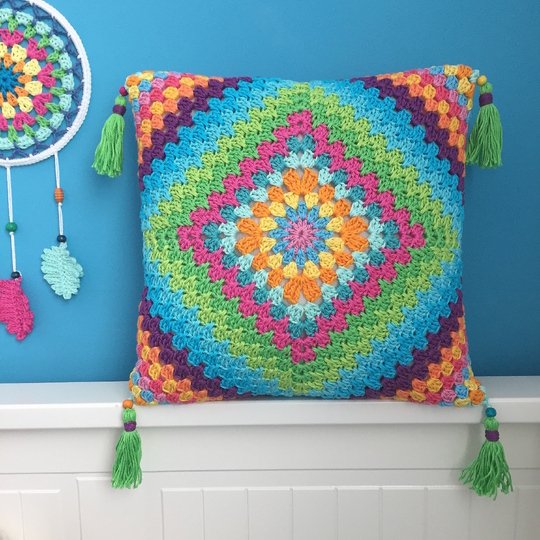 Granny Square Kissen "Boho Dreams", Hippie Style Häkelkissen Häkelanleitung