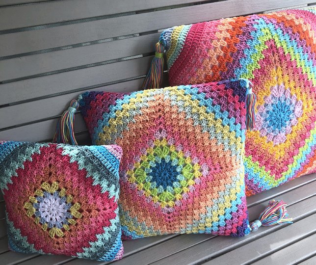 Granny Square Kissen "Boho Dreams", Hippie Style Häkelkissen Häkelanleitung