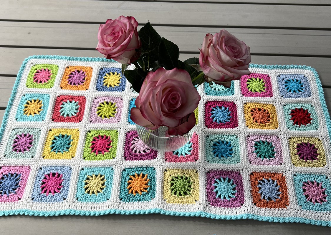 Crochet Pattern Granny Square Table Runner "Sunrise Squares", any size - Image 4