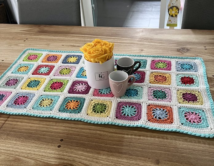 Granny Square Tischläufer "Sunrise Squares" Häkelanleitung, beliebige Größe