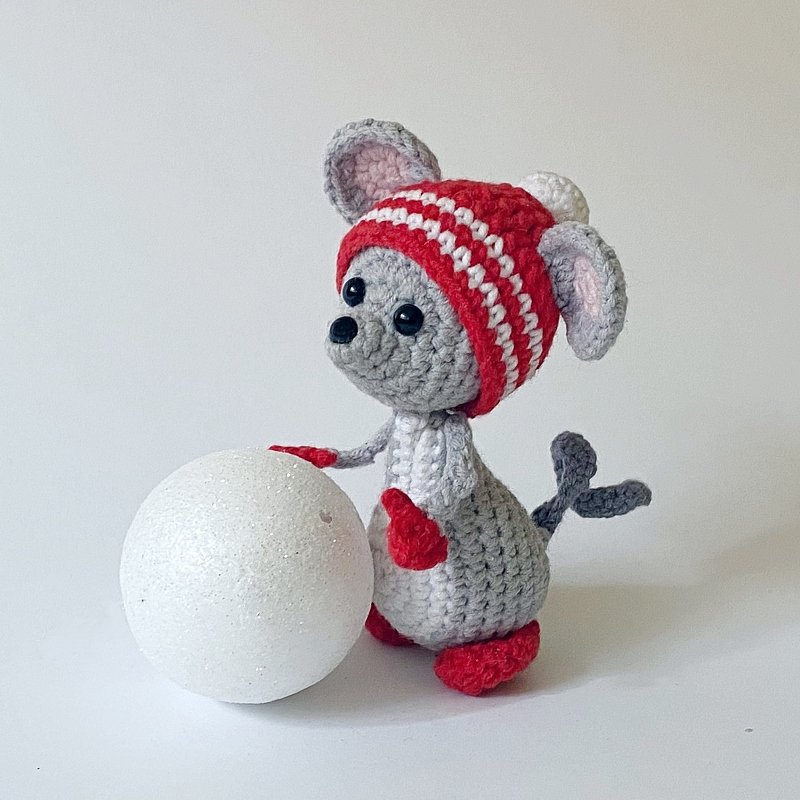 Mousе with winter hat. Crochet pattern