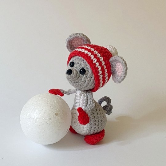 Maus mit Wintermütze. Häkelanleitung