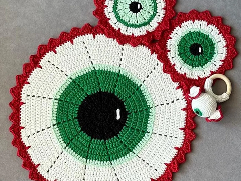 Crochet Pattern Eye Rug for Halloween Table Decor