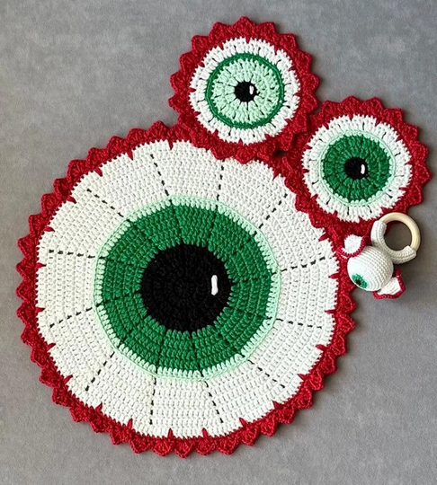 Crochet Pattern Eye Rug for Halloween Table Decor