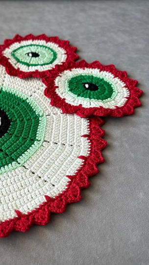 Crochet Pattern Eye Rug for Halloween Table Decor