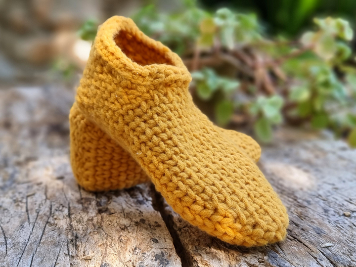 S.6 Crochet pattern for slippers. PDF in English and German.