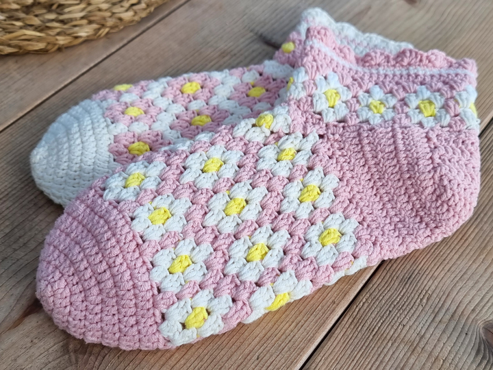 S10 Crochet socks pattern. PDF in English and German. Cotton socks.