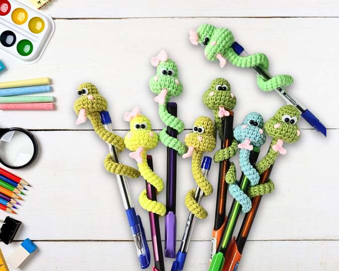 346 Snake decor. Bracelet, Earbuds tie, Pen wrap, Lucky charm, Knittoy