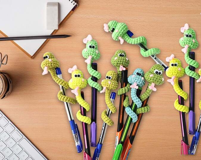 346 Snake decor. Bracelet, Earbuds tie, Pen wrap, Lucky charm, Knittoy