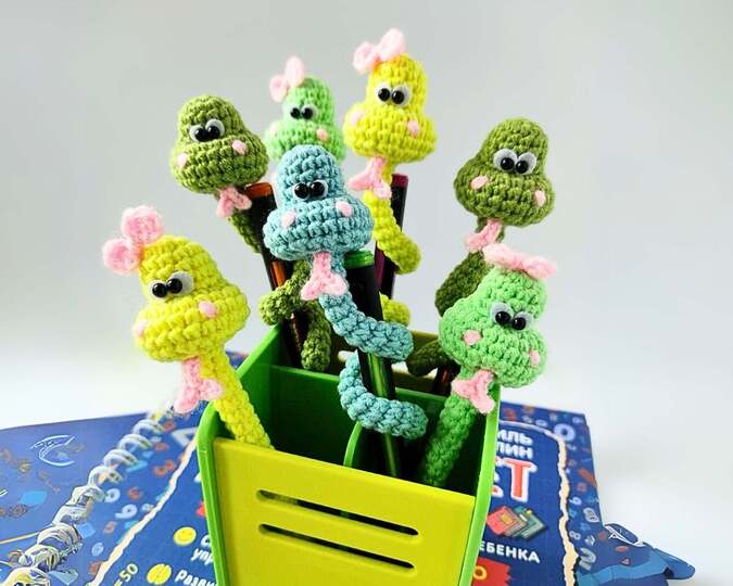 346 Snake decor. Bracelet, Earbuds tie, Pen wrap, Lucky charm, Knittoy