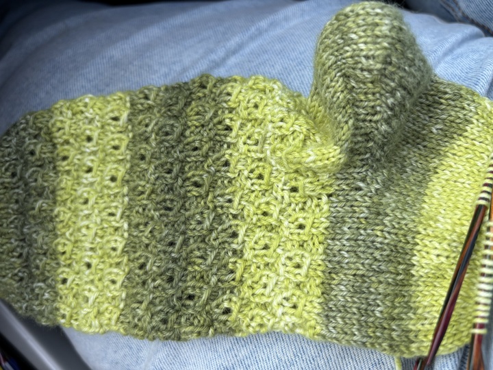 Sockenmuster Tautröpfchen - elastisches Strickmuster auch für Stulpen