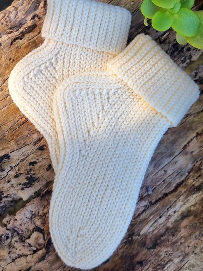 S1 Gehäkelte Socken. Häkelanleitung. PDF auf Englisch und Deutsch.