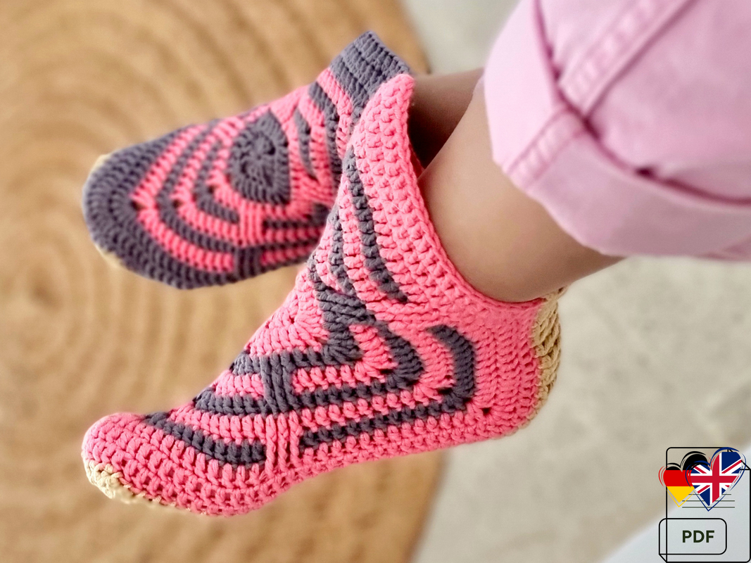S15 Crochet Slippers Pattern PDF in English and German, cotton.