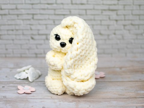 Häkelanleitung Hase Amigurumi – süßes Kuscheltier aus Chenillegarn zum Selb