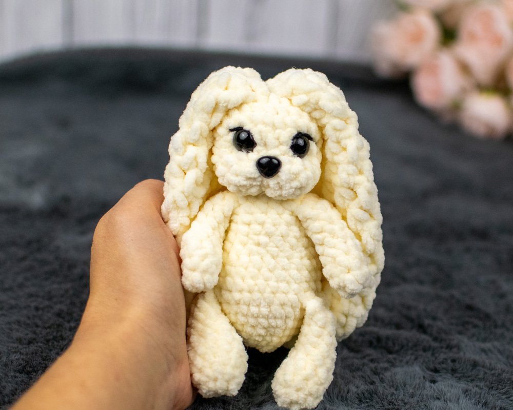 Häkelanleitung Hase Amigurumi – süßes Kuscheltier aus Chenillegarn zum Selb - Bild 2