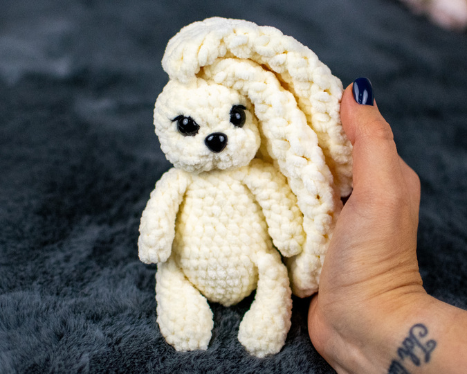 Häkelanleitung Hase Amigurumi – süßes Kuscheltier aus Chenillegarn