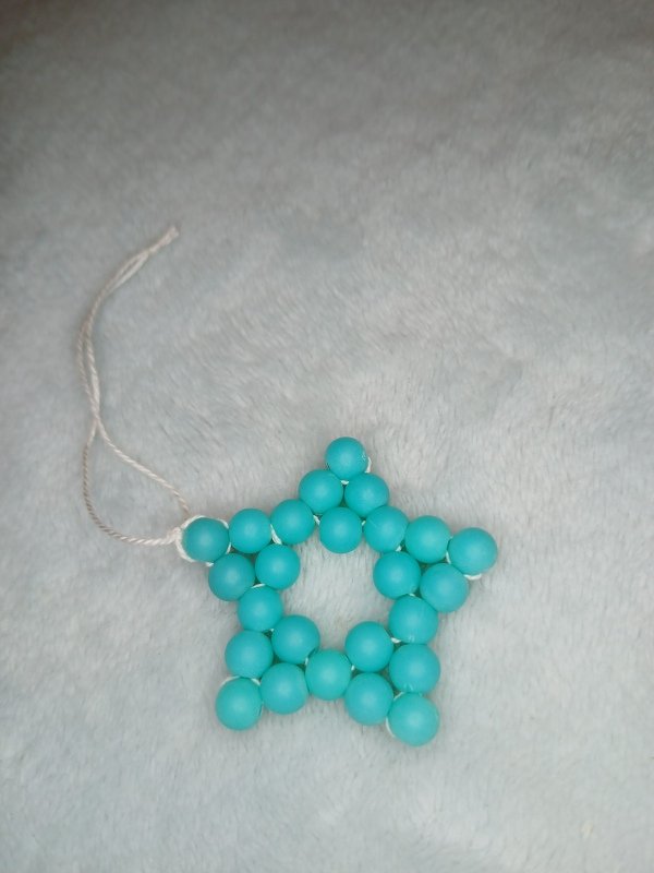 Perlenstern basteln - DIY-Anleitung für funkelnde Weihnachtsanhänger