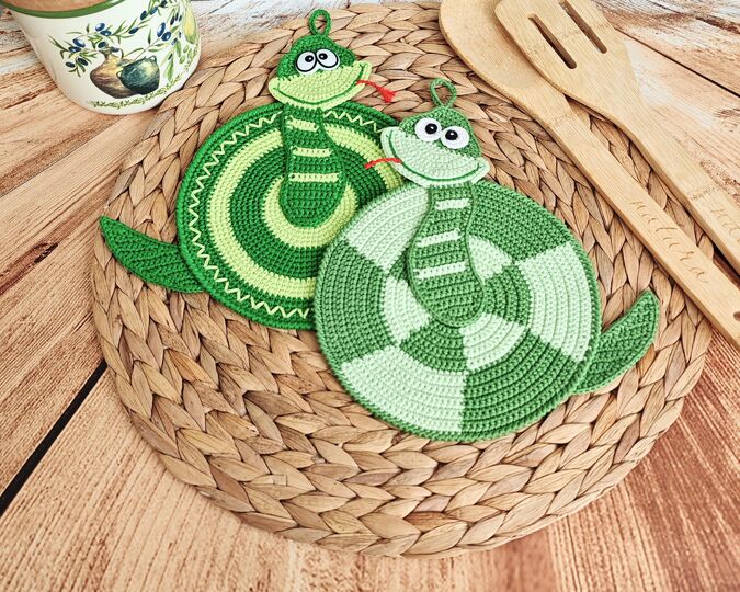 354 4 Snakes in one pattern. Potholder, Placemat, Coaster or decor tutorial