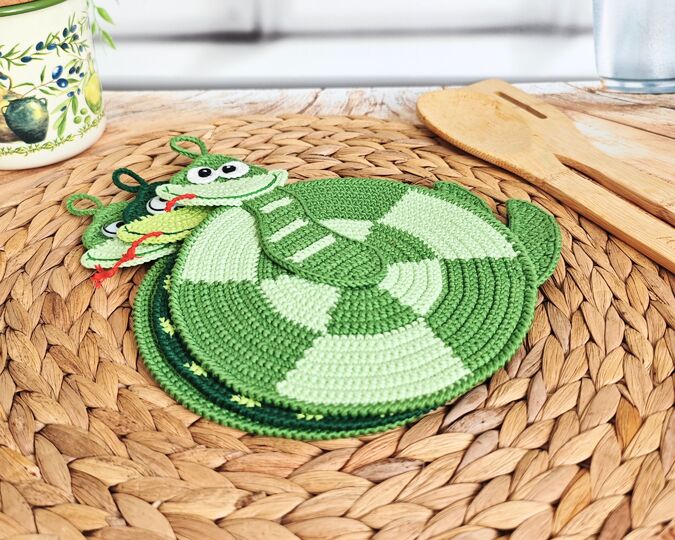 354 4 Snakes in one pattern. Potholder, Placemat, Coaster or decor tutorial