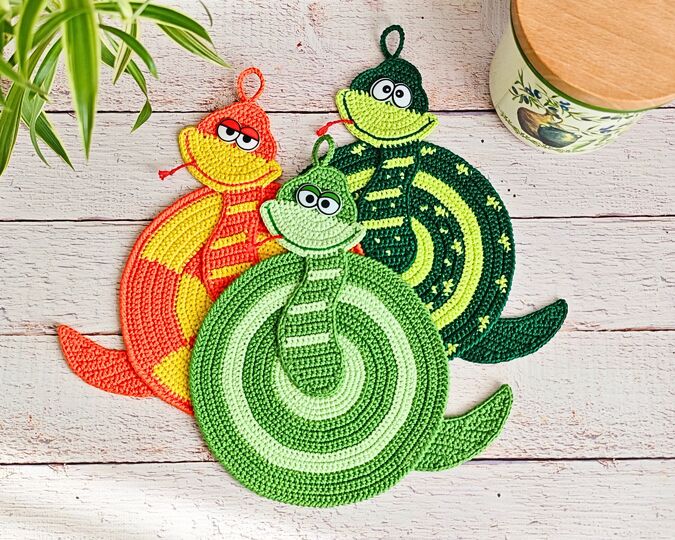 354 4 Snakes in one pattern. Potholder, Placemat, Coaster or decor tutorial