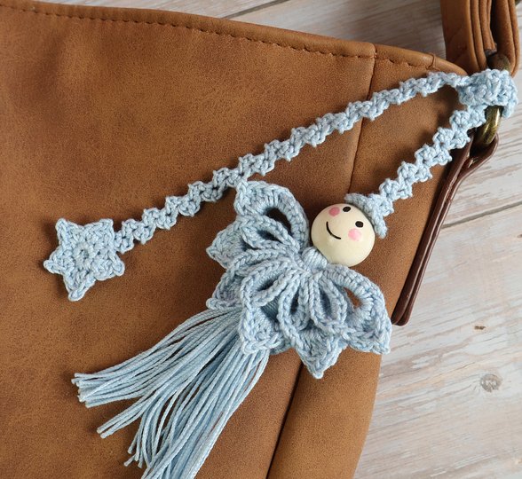 Lesezeichen Quastenengel – Geschenkband, Anhänger, Taschenbaumler