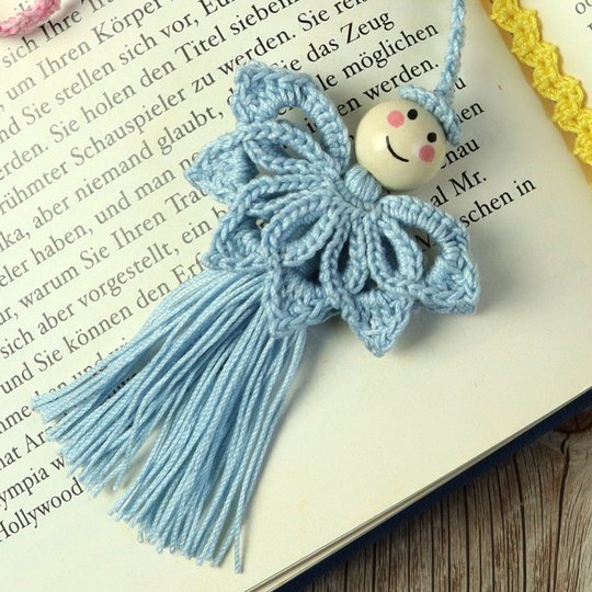 Lesezeichen Quastenengel – Geschenkband, Anhänger, Taschenbaumler