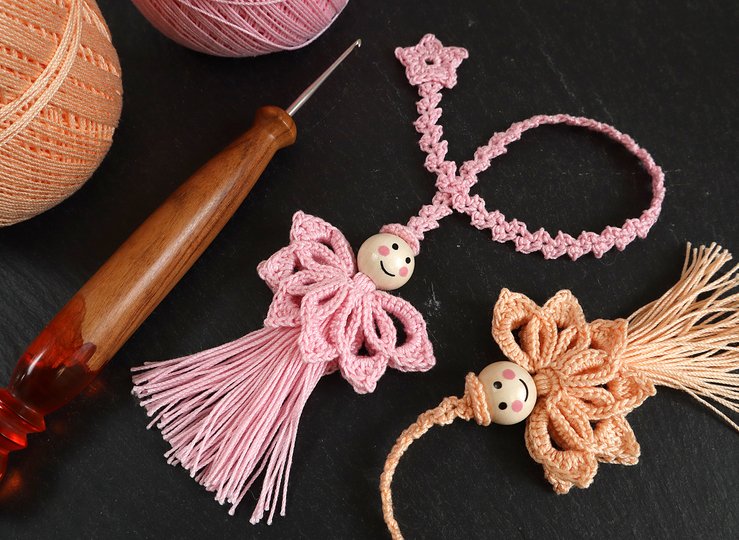 Lesezeichen Quastenengel – Geschenkband, Anhänger, Taschenbaumler