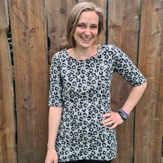 Basic Shirt + Kleid „Bjarka“ - 32-64 - E-Book und Nähanleitung