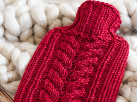 Wärmflaschenbezug mit Zopf stricken