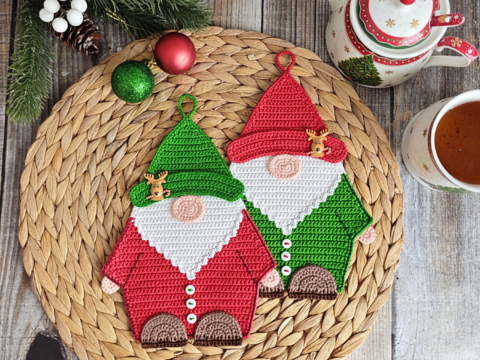 359 Gnome Christmas Easy decor, washcloth, potholder, table mat, hotpad.