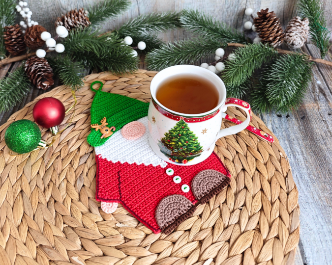 359 Gnome Christmas Easy decor, washcloth, potholder, table mat, hotpad.