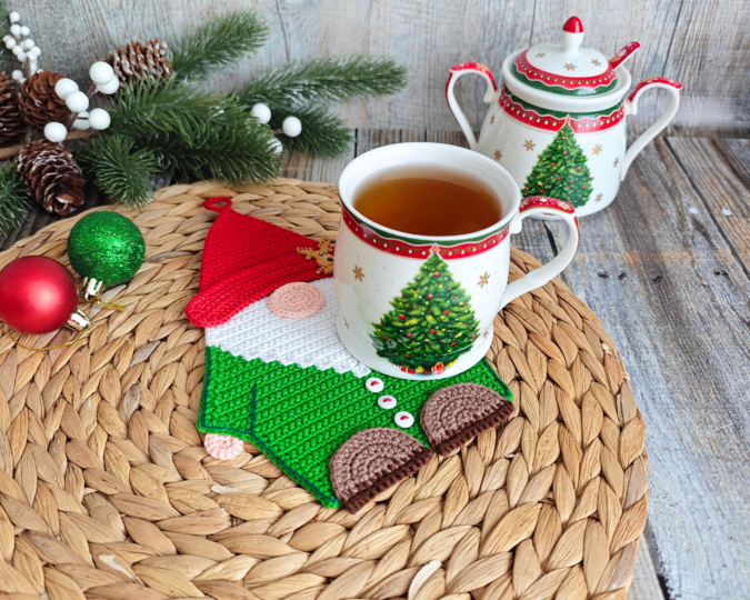 359 Gnome Christmas Easy decor, washcloth, potholder, table mat, hotpad.