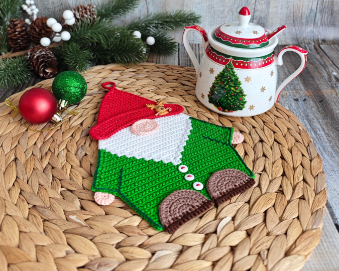 359 Gnome Christmas Easy decor, washcloth, potholder, table mat, hotpad.