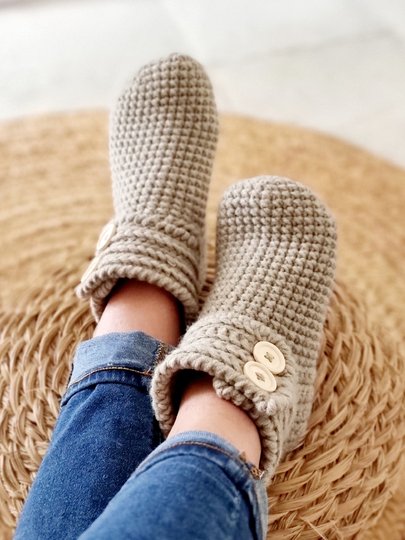 S.4 Häkelanleitung für Hausschuhe. PDF auf Englisch und Deutsch.