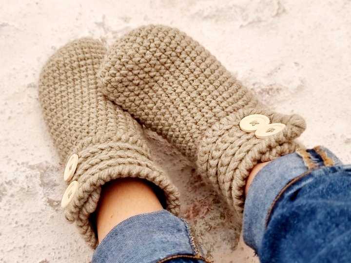 S.4 Häkelanleitung für Hausschuhe. PDF auf Englisch und Deutsch.