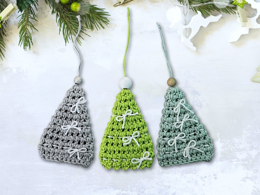 Häkelanleitung Tannenbaum mit Schleifen, kleiner Baum, Geschenkanhänger