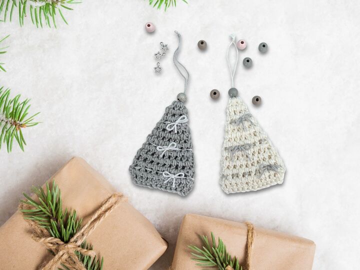 Crochet Pattern Small Christmas Trees with Bows, Christmas Gift Tags, PDF