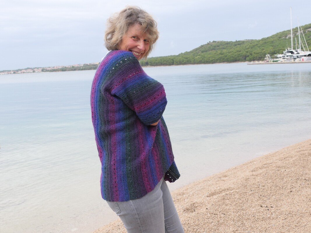 Lässige Poncho-Jacke Meereshimmel - Häkelanleitung - Bild 2