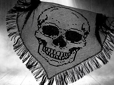 Häkelanleitung Black Skull