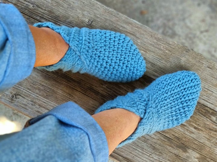 S.5 Crochet pattern for slippers. PDF in English and German.