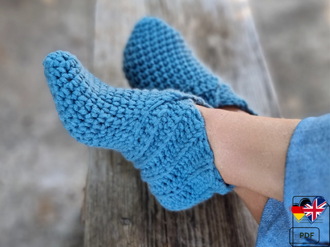 S.5 Crochet pattern for slippers. PDF in English and German.