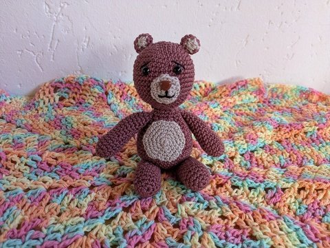 Häkelanleitung für einen kleinen Teddybären