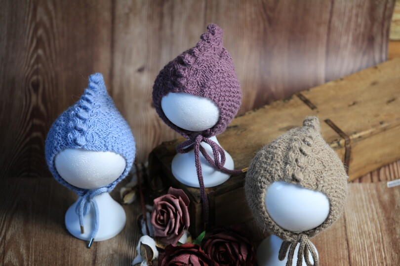 Dragon hat/bonnet knitted in a cable pattern with bobbles No. 008