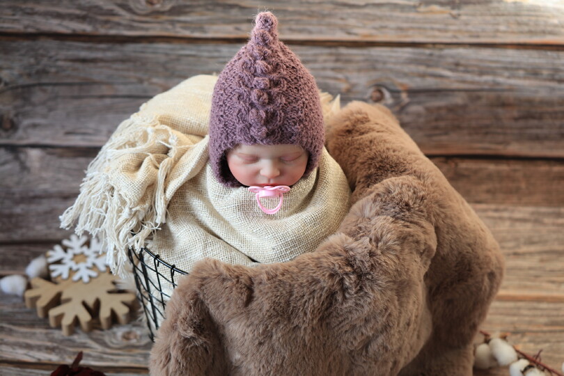 Dragon hat/bonnet knitted in a cable pattern with bobbles No. 008