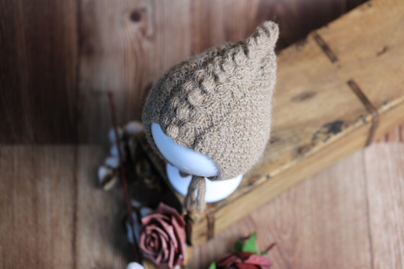 Dragon hat/bonnet knitted in a cable pattern with bobbles No. 008