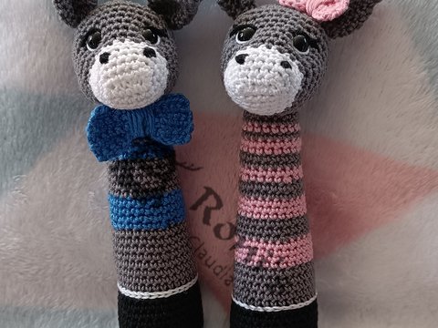 Dusty Donkey: Anleitung (Deutsch) zum Häkeln von Esel-Stabrasseln