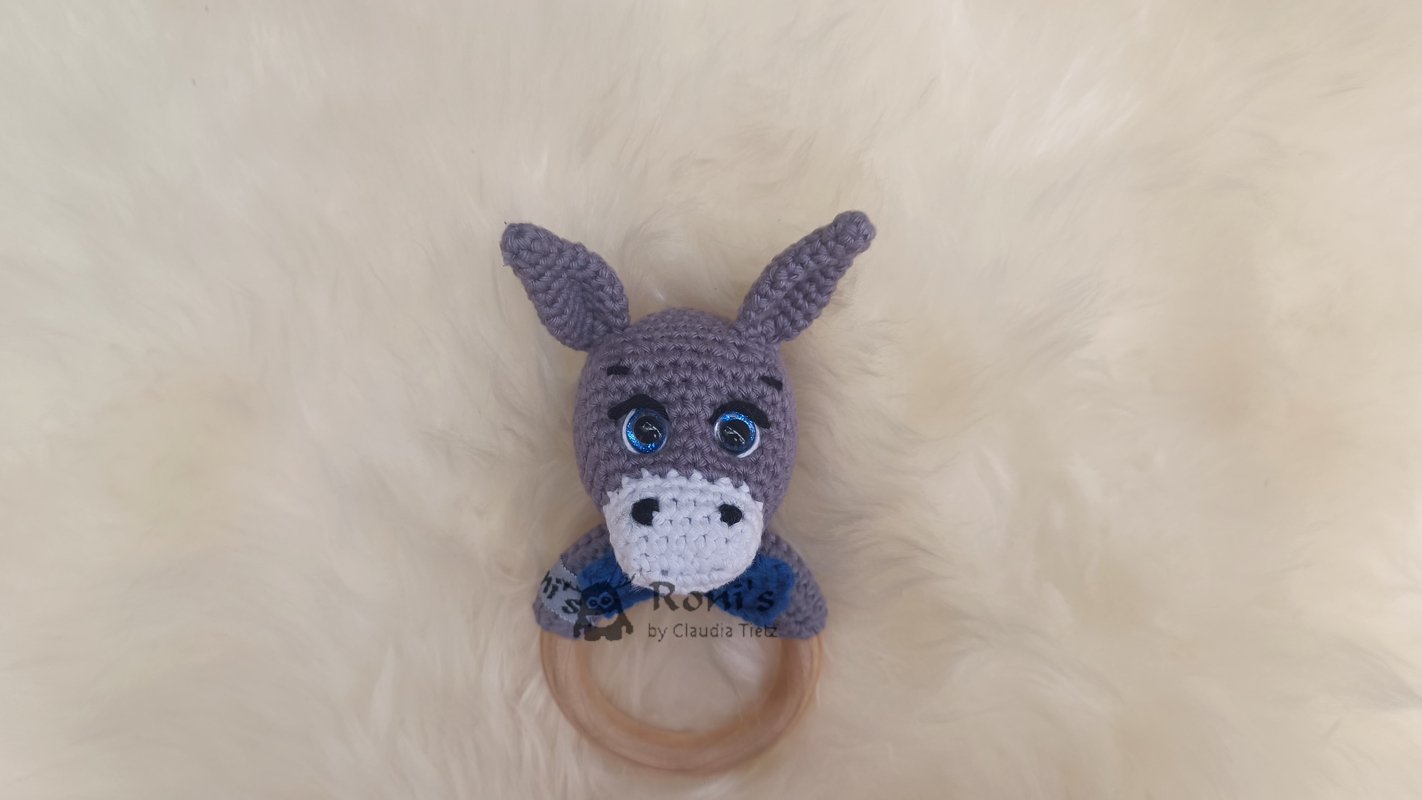 Dusty Donkey: Anleitung (Deutsch) zum Häkeln von Esel-Holzringrasseln - Bild 3