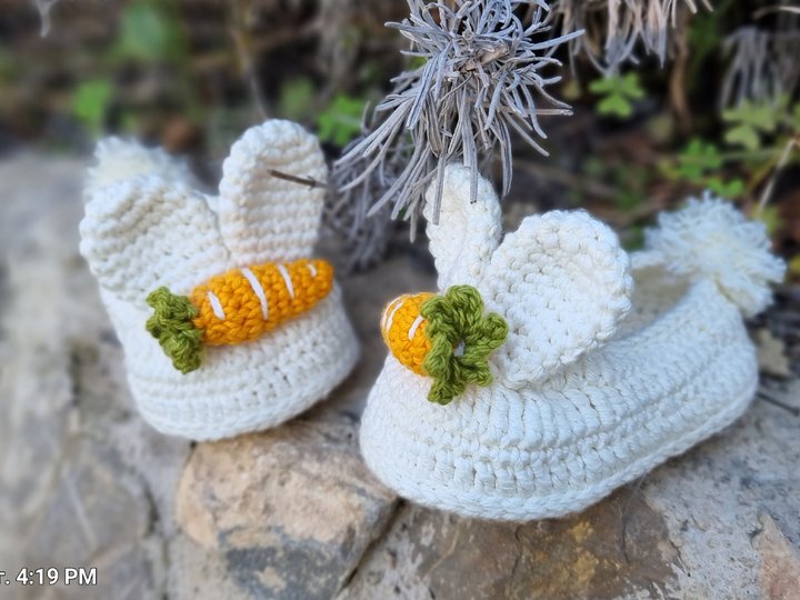 S.19 Crochet pattern for baby slippers “Bunny”. PDF in English and German.