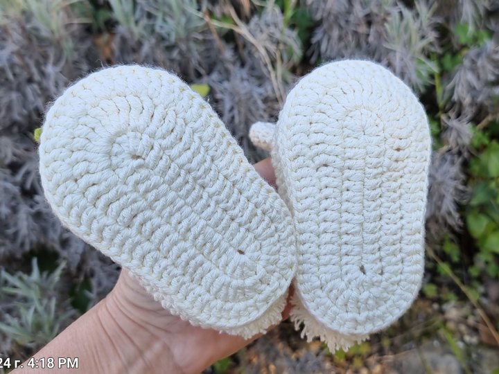 S.19 Crochet pattern for baby slippers “Bunny”. PDF in English and German.